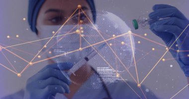 Steteskop ile önlüklü bir sağlık çalışanı laboratuardaki şırıngaya veri örtüsü ile aşı çiziyor. Tıbbi, bilim, yenilik, teknoloji, profesyonellik, araştırma, fütüristik