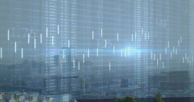Finansal verileri kentsel ufuk çizgisinde yüksek görüş noktasında şamdanlarla örtüyor. Şehir manzarası, finans, teknoloji, veri görselleştirme, modern, kentsel, iş