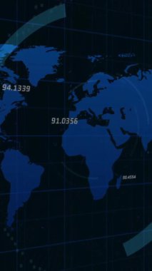 Kapsam taraması ve dünya haritası üzerinden veri işleme animasyonu. Teknoloji, iş ve dijital arayüz kavramı dijital olarak oluşturulmuş video.