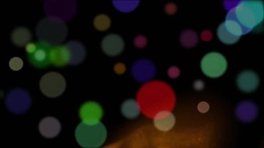 Bokeh daireler çizerek kehribar-turuncu şekli başlatarak kıvılcımlar yayarak etkileşim oluşturuyor. Soyut, hafif sanat, enerjik, dinamik, fütüristik, hareketli, parıltılı