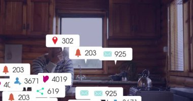 Mutfak adasında kahve fincanı kaldıran adam animasyon pazarlama metriklerinin büyümesine ve azalmasına neden oluyor. Teknoloji, dijital, modern, çalışma alanı, gündelik, kırsal, iletişim