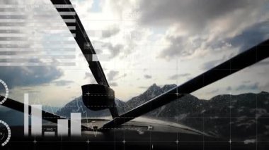 Kokpitte kaybolan HUD elementleri uçuş veri ölçümlerini görselleştirirken ölçek ve grafikleri canlandırıyor. Havacılık, kokpit, veri, analiz, görselleştirme, teknoloji, hava