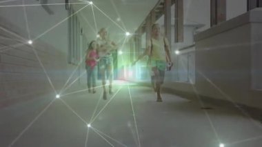 Eğitimde üst üste binen öğrencilerin kameraya girmesi ve koşması. Çocuklar, arkadaşlık, etkinlik, şehir, dinamik, gençlik, enerji