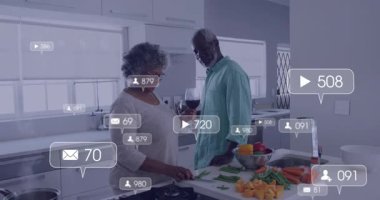 Şarap doğrayan ve kadeh kaldıran kıdemli çift pazarlama için sosyal simgeleri başlatıyorlar. Emeklilik, ortaklık, sosyalleşme, sağlık, dijital, yaşam tarzı, kutlama