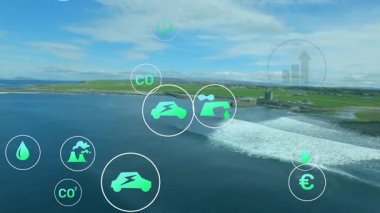 İnsansız hava aracı yakalama sahili damla veri simgelerini sürüklemeye başlıyor soluyor, ızgara metrik kaymalara yerleşiyor. Çevre, sürdürülebilirlik, veri görselleştirme, yenilenebilir, ekoloji, temiz enerji, dijital