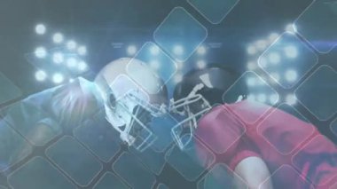 Dijital şebeke kopmaya hazırlanırken rakip futbol oyuncularının kask takması sel gibi aydınlandı. Atletizm, rekabet, yoğunluk, güç, teknoloji, fütürist, hazırlık