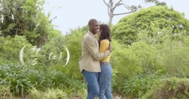 Pazarlama, çiftlerin el ele tutuşup yüzen kalplerle eğlenceli bir dans başlattıklarını gösteriyor. Romantizm, bağlantı, neşe, samimiyet, dinginlik, rahatlık, doğa