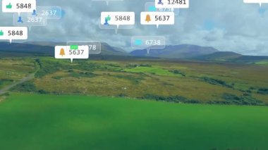 Hava çayır görüntüsü yüzen bildirim baloncukları kümeleniyor, çarpışmayı göstermek için yer değiştiriyor. Doğa, manzara, sükunet, dijital, iletişim, sosyal, huzur