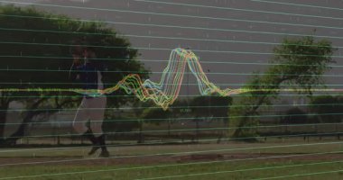 Beyzbolcu yola çıkıyor ve spor analitiğini izlemek için dalga biçimi değişiyor. Sporcu, spor, hareket, teknoloji, görselleştirme, analitik, stadyum