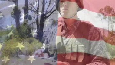 Askerler savunma tabletini tıklatıyor. Verileri çalıyor ve gökyüzünü tarıyor. Uyanık kalmak için bayrak grafiği çiziyor. Ordu, teknoloji, taktik, keşif, güvenlik, vatanseverlik, açık hava