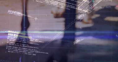 İkili toynakları kaydırmak güneş ışığında yürümeye başlayan, piyasa eğilimlerini görselleştiren at toynakları. Teknoloji, finans, dijital, yenilik, veri, analitik, açık hava