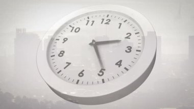 Analog saat göründüğünde, rastgele ellere atlıyor, zaman değişimini gösteren dönüşümler oluyor. Zaman atlaması, döner tasarım, şehir manzarası, kavramsal hareket, dinamik grafik, soyut zamanlama