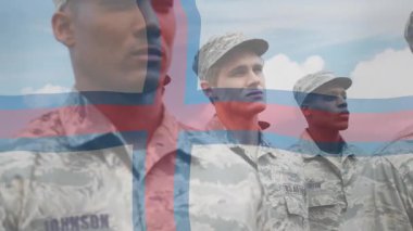 Savunma birimlerinin üzerinde bayrak beliriyor ve merkez asker göğüs göğüse selam veriyor. Askeri, disiplin, vatanseverlik, birlik, yiğitlik, esneklik, vasilik