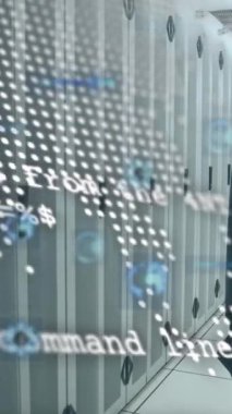 Takım elbiseli bir işadamı kolunu sunucu odasında sunuyor ve teftiş ediyor. Bu dijital arayüz veya küresel teknoloji konsepti olabilir. Video dijital olarak üretiliyor..