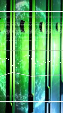 Sunucu odasındaki veri işleme ve dijital arayüzün animasyonu. Bulut hesaplama kavramı dijital olarak oluşturulmuş video.