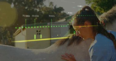 Veteriner, at kanadını yokluyor ve durumu değerlendirmek için saydam sağlık çizelgesini etkinleştiriyor. At, veteriner, teşhis, analiz, sağlık, açık hava, doğa