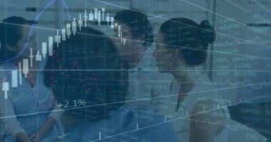 Analizci konuşuyor. Animasyon finansal tablosunu başlatıyorum. Sonuçları analiz eden ekip olarak yükselip alçalıyorum. İş, takım çalışması, işbirliği, strateji, büyüme, analitik, ofis