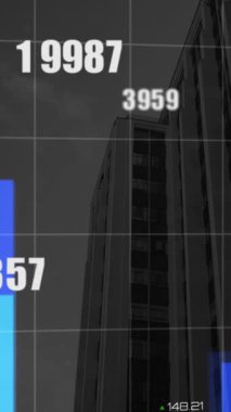 Dünya haritası ve şehir manzarası üzerinde değişen ve veri işleme numaralarının animasyonu. küresel bağlantılar ve dijital arayüz konsepti dijital olarak oluşturulmuş video.