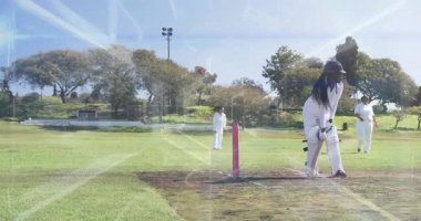 Cırcır böceği koşuyor, bekçi kefaretleri kırıyor ve topallamaktan kaçınmak için kırışıyor. Atletizm, takım çalışması, açık hava, dinamik, rekabetçi, performans, boş zaman