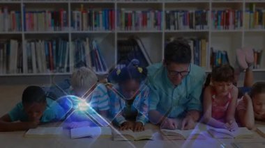 Öğretmen okuma oturumunu, sol sürüklenen ve öğrenmeyi artıran mavi şekiller olarak tanımlıyor. Eğitim, okur yazarlık, işbirliği, hayal gücü, öğrenme, yaratıcılık, bilgi