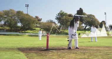 Bowler saha vurucusunda ikinciliğe başlıyor. Gardını düzeltiyor, sopayı sallıyor, spor teknolojisi izleme ölçümleri yapıyor. Takım sporu, açık hava, atletizm, rekabet, dijital analiz, eğlence amaçlı, aktif giyim