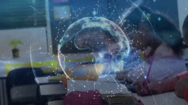 Eğitim dersinde yazan sınıf arkadaşları, parlayan veri ağıyla kıtaları dönen saydam dünya. Eğitim, işbirliği, yenilik, teknoloji, gençlik, öğrenme, bağlantı