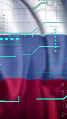 Rusya bayrağı üzerinde veri işleme animasyonu. Küresel hesaplama, dijital arayüz ve veri işleme kavramı dijital olarak oluşturulmuş video.