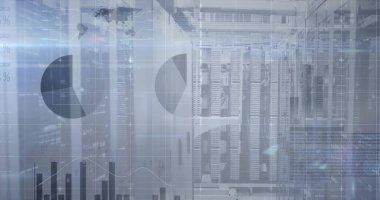 Ethernet kabloları ve LED göstergeleriyle veri merkezinde çalışan merkezi sunucu rafları gösteriliyor. Teknoloji, veri, siber güvenlik, analitik, altyapı, dijital, kuruluş