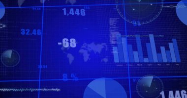 Kontrol odasında dünya haritası ve okumaları olan gösterge tablosu ve göstergeler gösteriliyor. Teknoloji, analitik, veri, görselleştirme, arayüz, dijital, yenilik