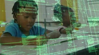 İlköğretim öğrencileri, eğitimi gösteren kod olarak kalemle yazmaya başlarlar. Öğrenim, eğitim, çocukluk, konsantrasyon, teknoloji, yaratıcılık, takım çalışması