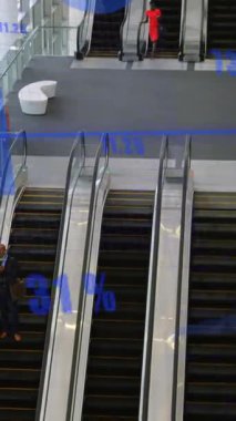 İş adamının ofisteki yürüyen merdivendeki havadan görüşü üzerinden istatistiksel veri işleme animasyonu. Bilgisayar arayüzü ve iş veri teknolojisi kavramı