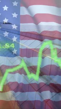 Amerikan bayrağı ve şehir binaları üzerinde borsa grafik animasyonu. Finans, ekonomi, yatırım, ticaret, büyüme, iş