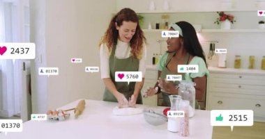 Kadın hamur sıkıştırıyor ve eş un yoğuruyor. Sosyal medya ilişkileri aşçılıkla ilgili. Mutfak, takım çalışması, hayat dolu, yaşam tarzı, yerli, neşeli, hazırlık