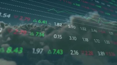 Bulutlar üzerinde başlayan finansal örtüşmeler piyasa eğilimlerini görselleştiren kayan göstergeler. Bulutlar, veri görselleştirme, dijital, teknoloji, finansal analiz, fütürizm, soyut