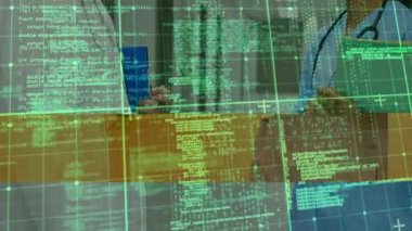 Doktorların notları karşılaştırırken turuncu çubuk yeşil kod üzerinde kayboluyor. Tıbbi, klinik, sağlık, teknoloji, takım çalışması, fütüristik, teşhis