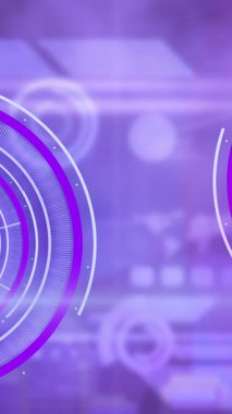 Dürbün taraması ve dijital ekranda veri işleme animasyonları. küresel teknoloji ve dijital arayüz kavramı dijital olarak oluşturulmuş video.