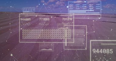 Şeffaf klavye ve sayısal veri panelleriyle çölde yayılan yüzen dijital örtüler. Futuristik, teknoloji, veri görselleştirme, soyut, bağlantı, dijital sanat, yenilik