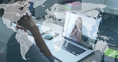 Ev telefonunda bilgisayarlı ve fotokopi makineli bir telefonla konuşan iş kadını. İşbirliği, iletişim, teknoloji, profesyonellik, modern, üretkenlik, takım çalışması