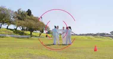 Sporcu kadınlar HUD 'yi hedef alarak maç öncesi moral verici konuşmalara giriyorlar. Takım, yoldaşlık, açık hava, birlik, motivasyon, ilham, aktif