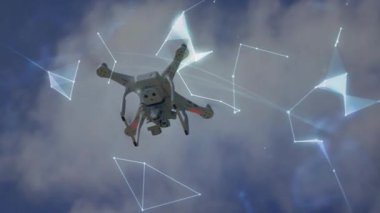 Hava aracına giriliyor havada süzülen veri düğümleri şekil değiştiriyor avuç içine iniyor ve bağlantı gösteriyor. Teknoloji, yenilik, bağlantı, fütürizm, dijital, uzay, veri görselleştirme