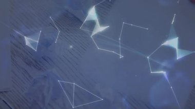 Tasarımcı el yerleştirme kağıtları, teknoloji çizgileri, ağ küresindeki düğümleri canlandırma. Soyut, yenilik, yaratıcılık, teknoloji, ilerleme, fütürizm, görselleştirme