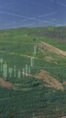 Tepelerde finansal veri işleme animasyonu. Dijital olarak oluşturulan küresel finansman, bilgisayar ve dijital arayüz kavramı.