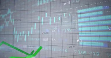 Mum çubukları otururken, yeşil yalan makinesi grafiği veri eğilimlerini gösterirken yukarı zigzag çiziyor. Finans, analitik, veri, gösterge paneli, görselleştirme, grafik, dijital