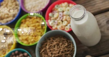 Yuvarlak mısır gevreği kaseleri, sayımlar dalgalandıkça ve izleyicilerin ilgisini gösterdikçe simgelerde kayboluyor. Renkli, kırsal, modern, dijital, sosyal, ilişki, yaşam tarzı