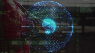 Camda dönen 3 boyutlu dünyayı başlatan kadın yansıması, analiz için yapay zeka halkalarını kaydırıyor. Holografik, projeksiyon, küre, dünya haritası, gösterge paneli, ekran, mavi