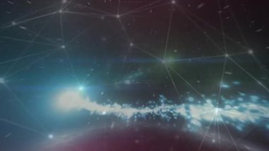 Sol altta görünen parlak küre ağ büyümesini gösteren spiral bir halka oluşturuyor. Dijital, fütüristik, soyut, teknoloji, yenilik, bağlantı, hareket