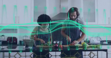 Sebze doğrayan, yemek yapan, bakışlarını ve kahkahalarını yeşil dalga şeklinde atan çiftler. Aşçılık, aşçılık, sağlıklı, yerli, modern, takım çalışması, tazelik