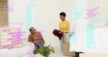 Konut yatak odasındaki eşyaların yerleştirilmesi, taşınma kutuları ve öngörülen kodlar. Minimalist, canlı, rahat, teknoloji, ev, organizasyon, ilişki