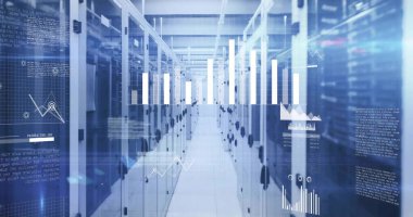 Sunucu raflarının olduğu veri merkezi koridorunun ışıklandırılması, döşeme taşlarının yükseltilmesi ve analitik örtüler. Teknoloji, ağ oluşturma, siber güvenlik, veri yönetimi, dijital, endüstriyel, altyapı