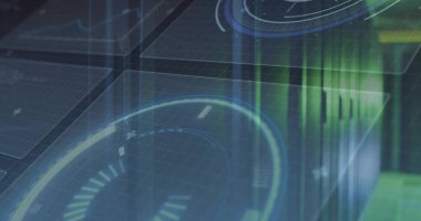 3 boyutlu uzayda ızgara çizgileri, holografik radyal göstergeler ve neon veri akışları olan küplerin görüntülenmesi. Gelecek, teknoloji, arayüz, dijital, holografik, neon, veri